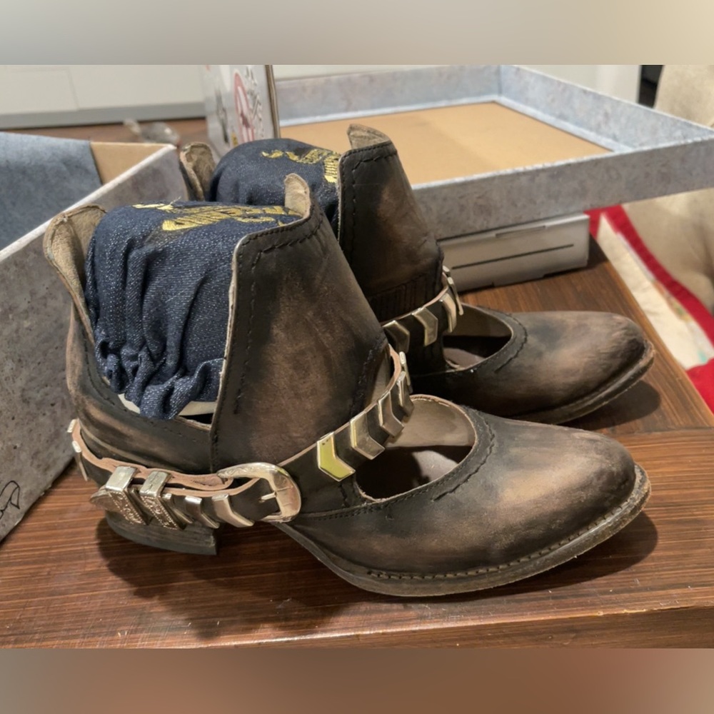 Freebird by Steven Womens blade booties